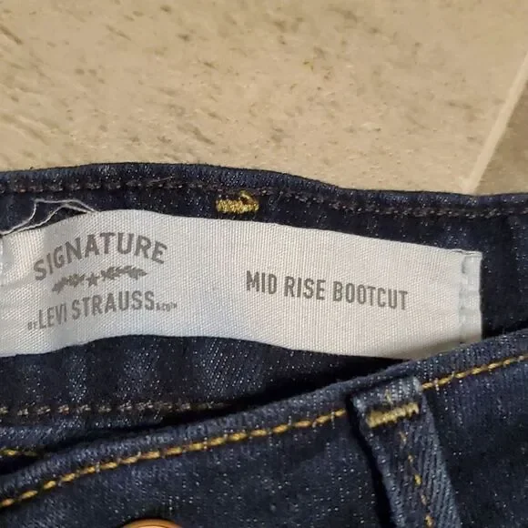 GUC Levis Mid Rise Dark Blue Bootcut Jeans - Picture 4 of 7